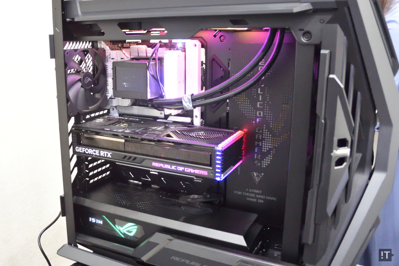 메인보드 후면 배선 설계의 장점은 전면의 ‘깔끔함’이다. / 권용만 기자