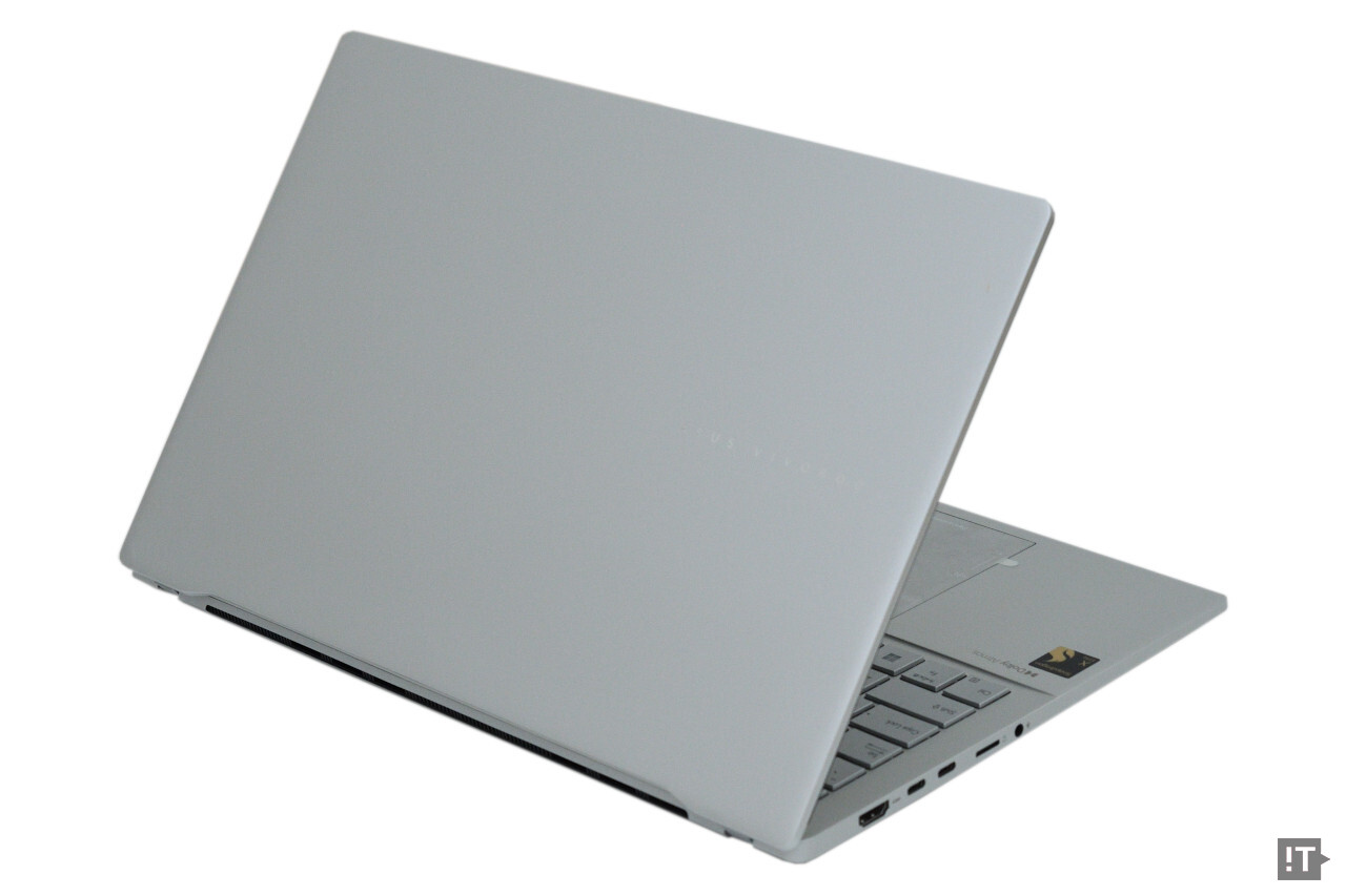 최신 ‘비보북 S’ 시리즈의 디자인 기조가 적용된 에이수스 ‘비보북 S 15 OLED’ / 권용만 기자