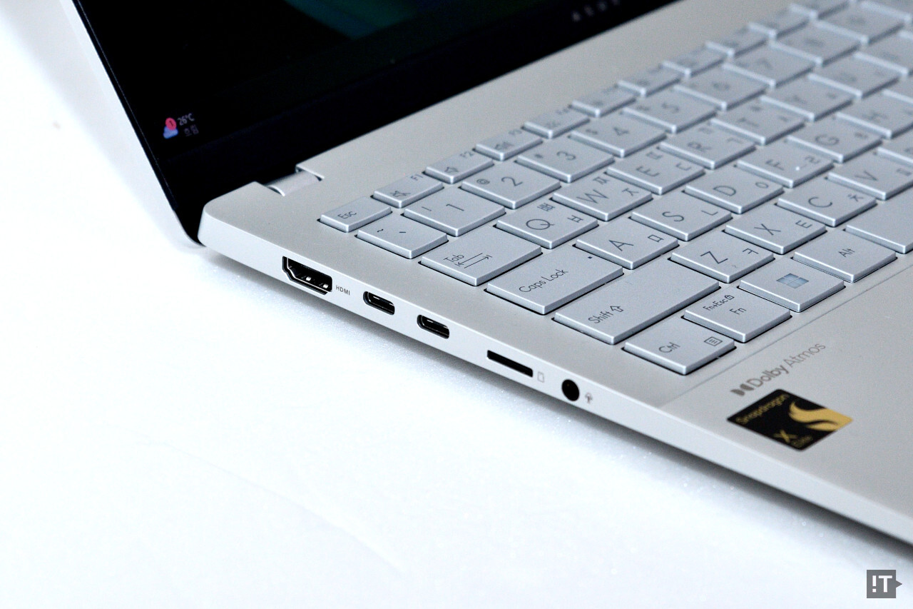 일반적인 노트북과 비슷하게 주요 표준 포트들도 모두 갖추고 있다. / 권용만 기자