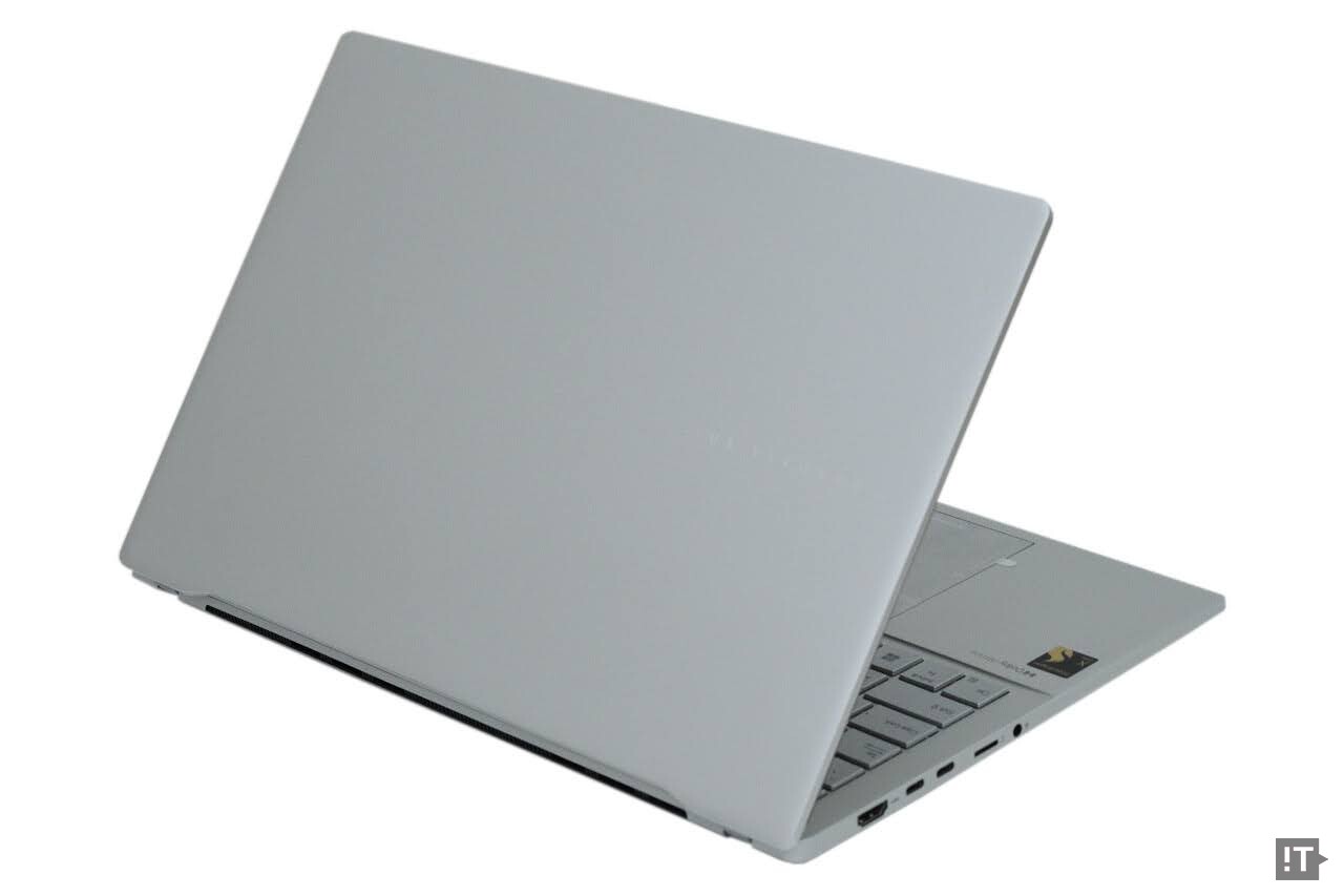 ‘퀄컴 스냅드래곤 X 엘리트’의 테스트 시스템으로 사용된 에이수스 ‘비보북 S 15 OLED’ / 권용만 기자