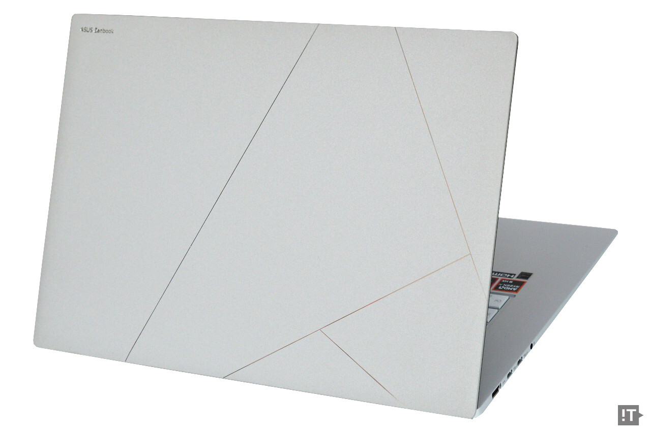 독특한 상면 재질로 고급스러운 개성을 극대화한 에이수스 ‘젠북 S 16’ / 권용만 기자