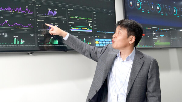 사내 디지털 현황을 설명하는 정태균 실장/ 애큐온캐피탈