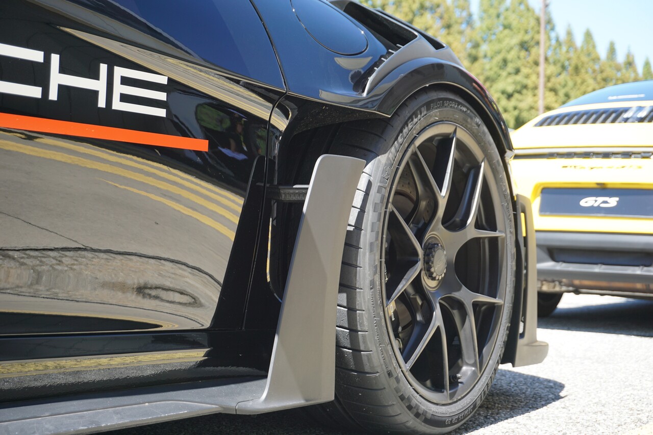 911 GT3 RS의 휠과 공력성능을 위한 에어로 파츠. / 허인학 기자