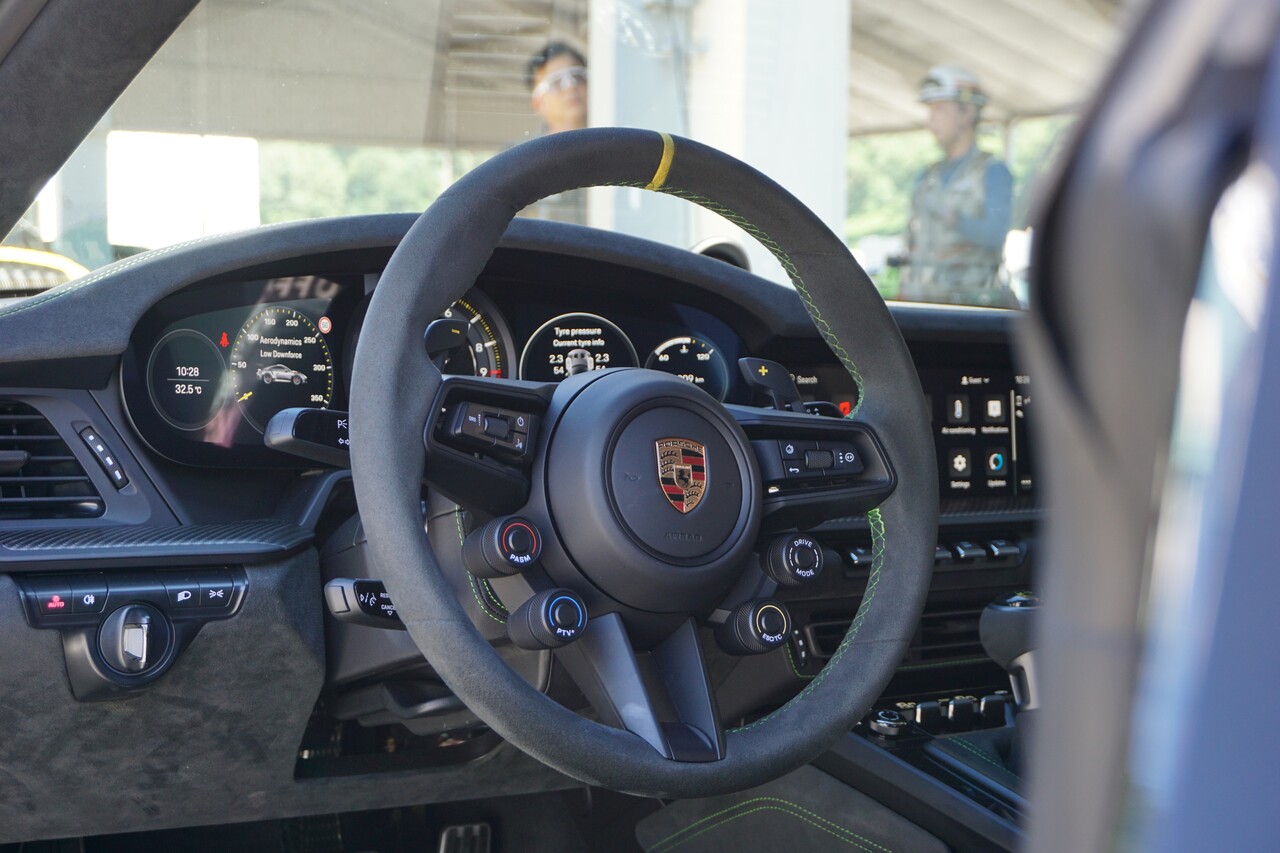 911 GT3 RS 스티어링 휠. / 허인학 기자