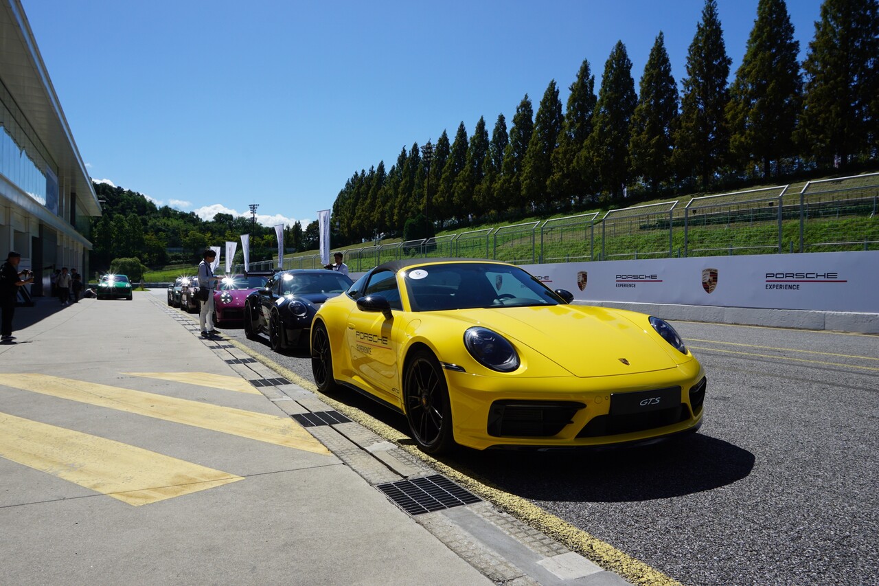 피트 레인에 도열해 있는 포르쉐. / 허인학 기자