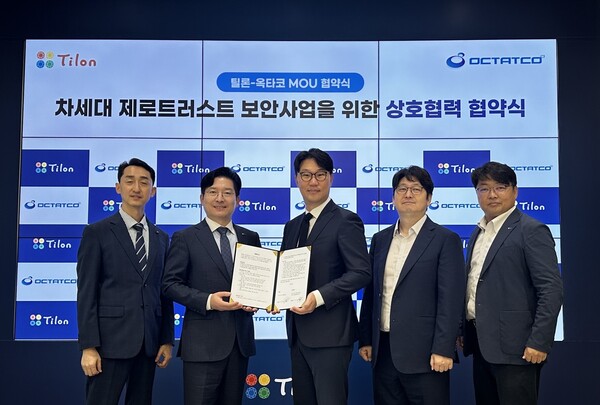 최백준 틸론 대표(왼쪽 두번째)와 이재형 옥타코 대표(오른쪽 세번째)를 비롯한 두 회사 관계자들이 협약 체결 후 기념촬영을 하고 있다. / 틸론