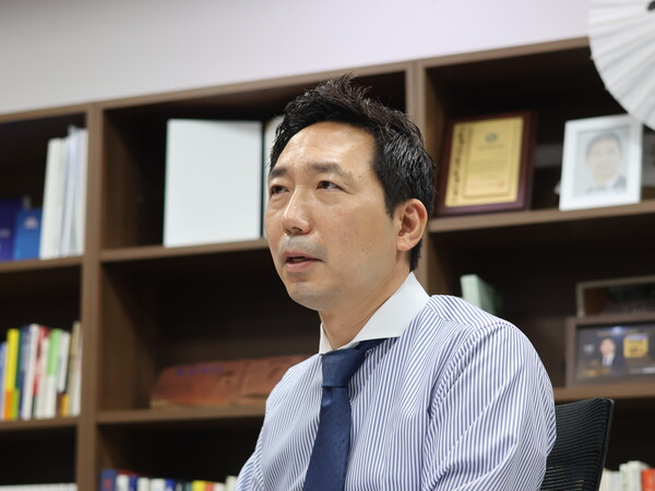 이정헌 더불어민주당 의원이 9월 12일 IT조선 기자와 인터뷰하고 있다. / 이정헌 의원실