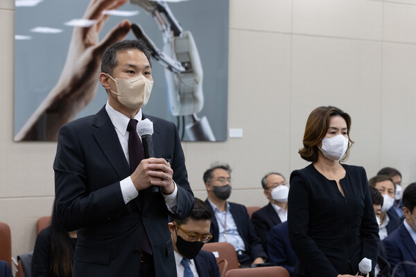 김경훈 구글코리아 사장이 지난 2022년 10월 21일 오후 서울 여의도 국회에서 열린 과학기술정보방송통신위원회의 방송통신위원회 및 소관기관에 대한 종합감사에서 의원 질의에 답변하고 있다. / 뉴스1