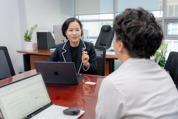 이해민 조국혁신당 의원이 10월 2일 IT조선 기자와 만나 통신정책에 관해 이야기 하고 있다. / 이해민 의원실