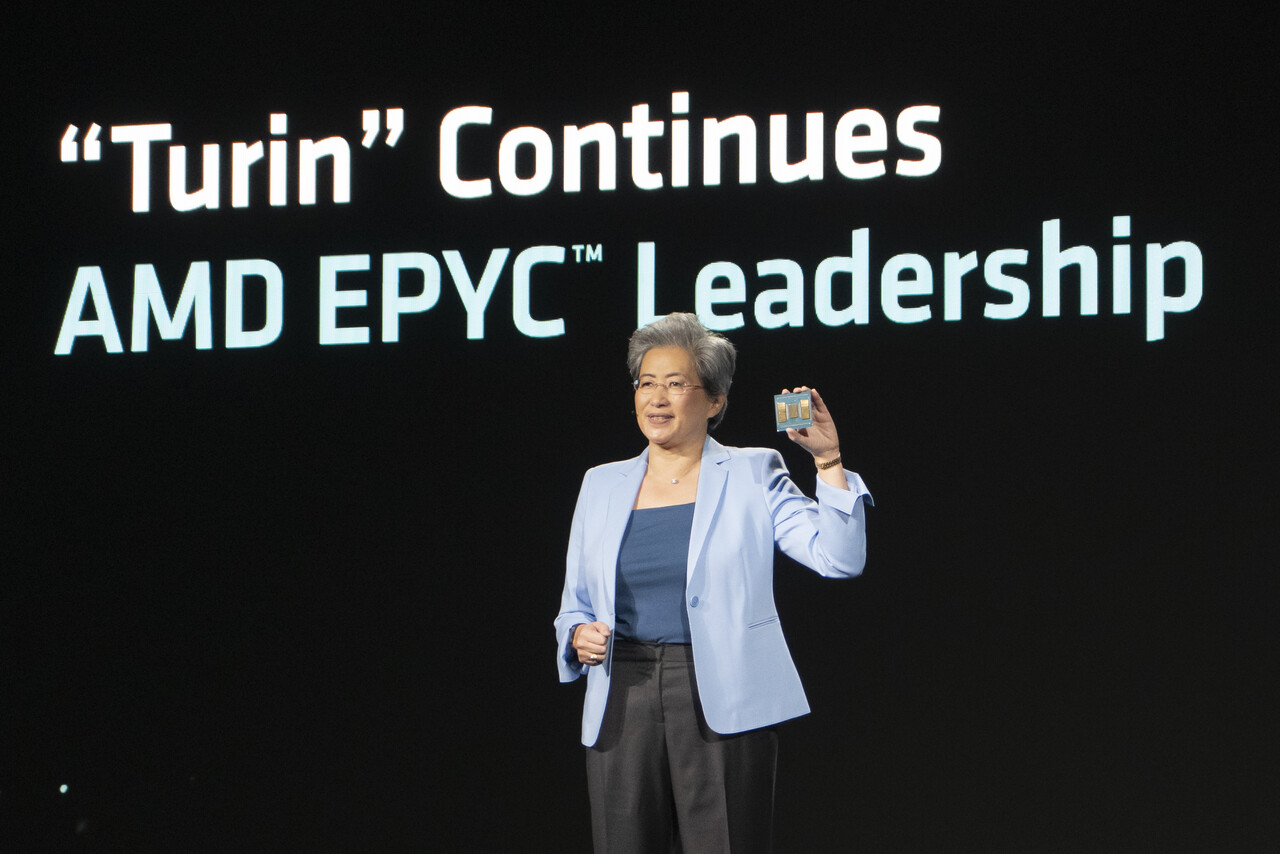 리사 수 AMD 최고경영자(CEO)는 11일(현지시각) 미국 캘리포니아주 샌프란시스코에서 열린 ‘AMD 어드밴싱 AI’ 행사에서 5세대 AMD 에픽 프로세서 제품군 출시를 알렸다. / 공동취재기자단