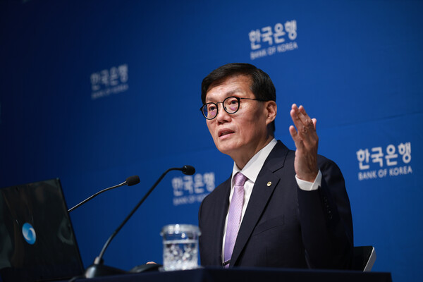 이창용 한국은행 총재가 11일 오전 서울 중구 한국은행에서 열린 통화정책방향 기자간담회에서 발언하고 있다./한국은행