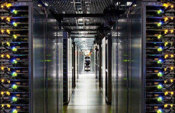 데이터센터 내부 / 플리커