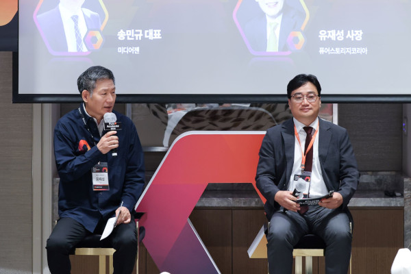 유재성 퓨어스토리지 코리아 사장(좌), 송민규 미디어젠 대표(우) / 퓨어스토리지