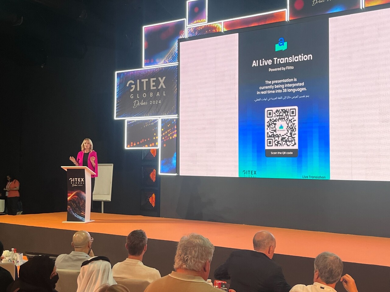 아랍에미리트 두바이에서 열린 자이텍스 글로벌 2024의 오렌지 스테이지 세션에 플리토 AI 동시통역 솔루션이 도입된 모습. / 플리토