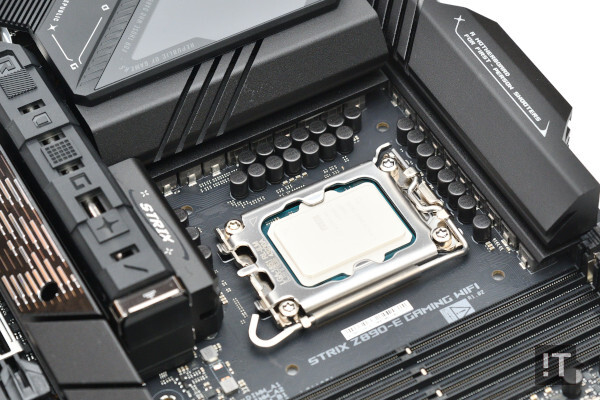 코어 울트라 200S 시리즈는 새로운 소켓 ‘LGA 1851’ 기반 플랫폼을 사용한다. / 권용만 기자