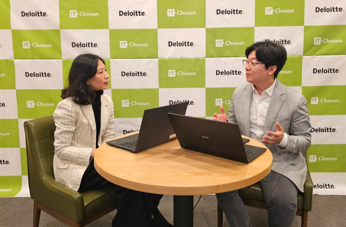 김진숙 딜로이트 안진회계법인 파트너(왼쪽)과 조상록 IT 조선 기자가 29일 'AI 리스크의 이해 및 관리방안'을 주제로 웨비나를 진행하고 있다. / 홍주연 기자