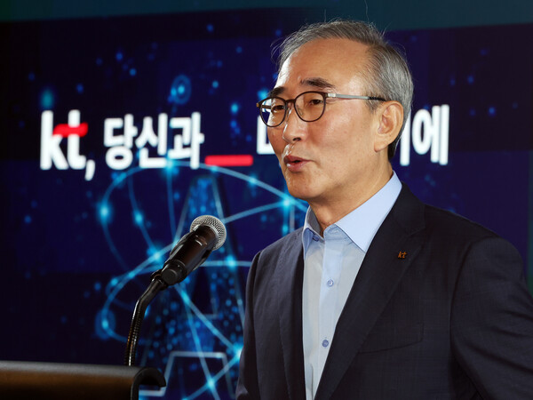 김영섭 KT 대표가 10월 10일 서울 중구 노보텔 앰배서더 동대문 호텔에서 열린 'KT AICT(인공지능+정보통신기술) 사업전략 기자간담회'에서 인사말을 하고 있다. / 뉴스1
