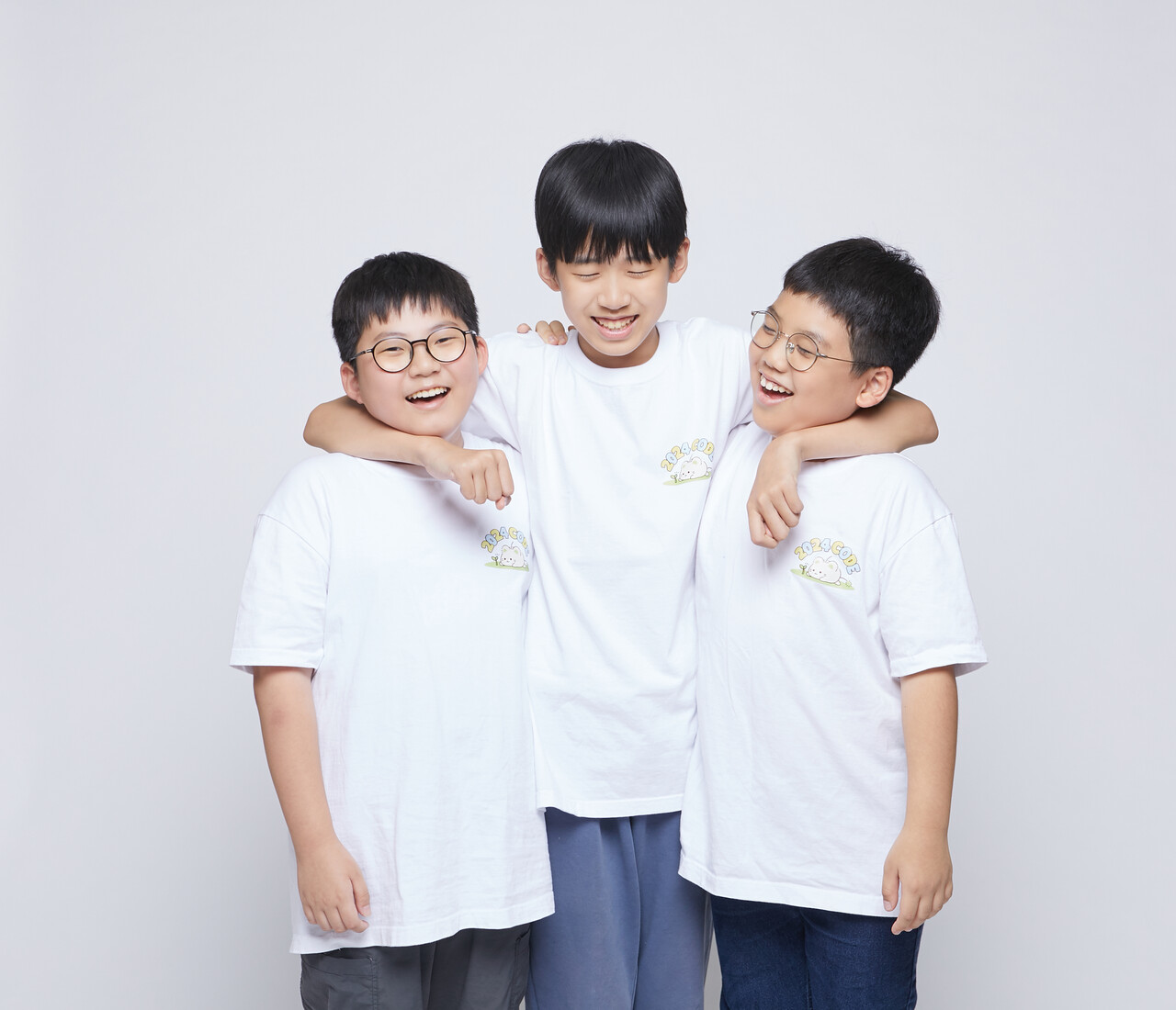 Team. YKK 단체사진 (왼쪽부터) 김은성, 김태양, 문용신 청라초등학교 학생. / 디지털새싹