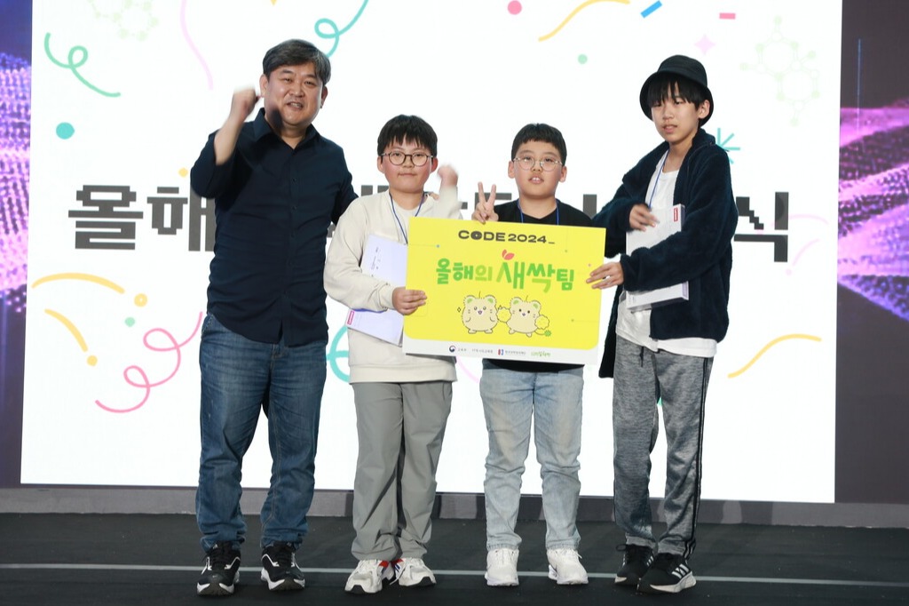 Team. YKK이 올해의 새싹에 선정됐다. / 디지털새싹