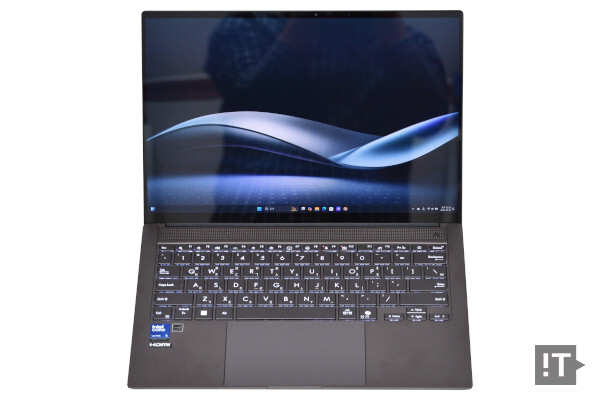 높은 가공수준과 정교한 마감이 인상적인 젠북 S 14 OLED 내부 / 권용만 기자