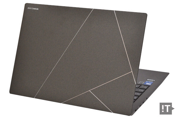 제품의 명확한 지향성이 장점으로 극대화된 에이수스 ‘젠북 S 14 OLED’ / 권용만 기자