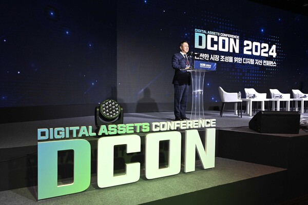 이석우 두나무 대표가 디지털자산 콘퍼런스(디콘)에서 개회사를 하고 있다. / 사진 = 두나무