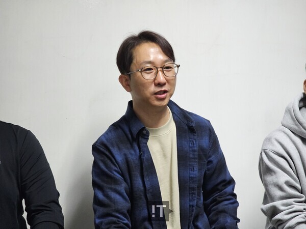 이만재 대표 및 총괄 디렉터가 19일 인터뷰에서 취재진의 질문에 답변하고 있다. /송가영 기자