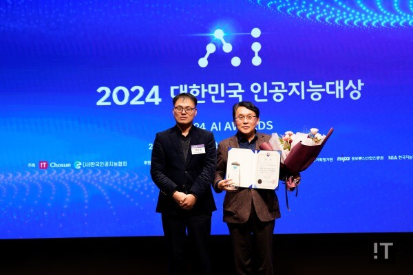 배성환 뉴엔에이아이 대표(우) / IT조선