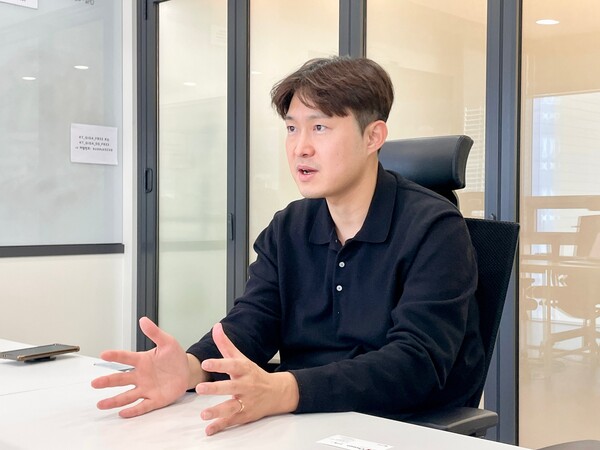 박중희 라이드플럭스 대표가 IT조선 기자와 만나 자사 기술력을 설명하고 있다. / 라이드플럭스