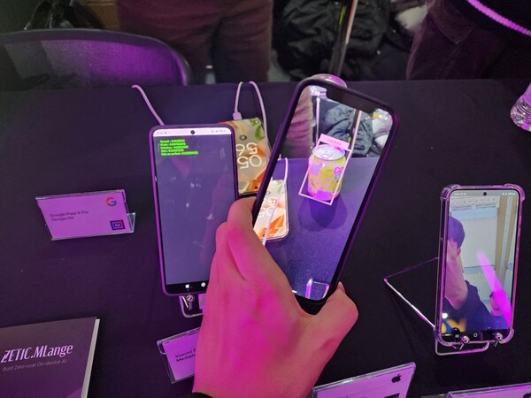 제틱에이아이 부스에 전시된 '사물 추적' 온디바이스 AI 앱 데모 버전. / 김홍찬 기자