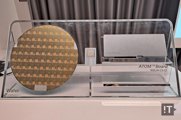 리벨리온의 ‘아톰’ 웨이퍼와 보드 / 권용만 기자