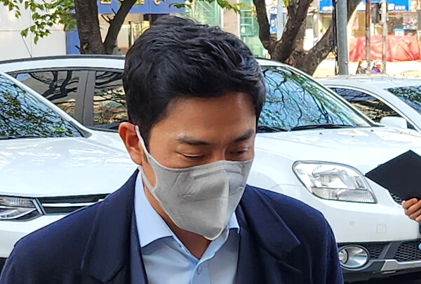 배우 성유리의 남편 프로골퍼 안성현(42)이 서울남부지법에서 열린 구속 전 피의자 심문(영장실질심사)에 출석하고 있다. / 사진 = 뉴스1