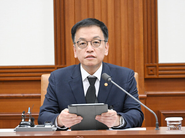 최상목 대통령 권한대행 부총리 겸 기획재정부 장관이 2일 서울 종로구 정부서울청사에서 열린 경제관계장관회의에서 모두발언을 하고 있다./기획재정부 제공