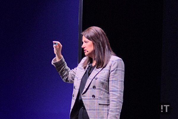 이번 기조연설에는 인텔의 ‘팬저 레이크’ 실물도 등장했다 / 권용만 기자