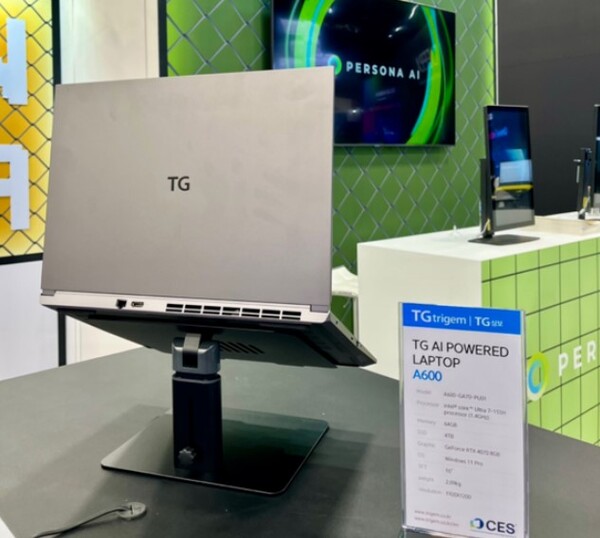 CES 2025에 마련된 페르소나AI 부스에 설치된 TG AI 노트북 A600. 이 제품은 인텔 코어7, 엔비디아 RTX4070, AI 추론용 NPU가 탑재됐다. / TG삼보