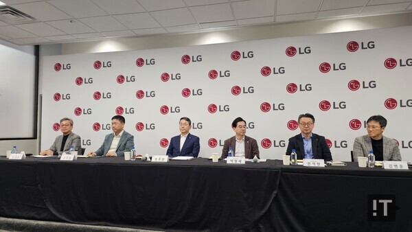 왼쪽부터 LG전자 이삼수 CSO 부사장, 류재철 HS사업본부장 사장, 조주완 CEO 사장, 박형세 MS사업본부장 사장, 은석현 VS사업본부장 부사장, 김병훈 CTO 부사장. / 변인호 기자