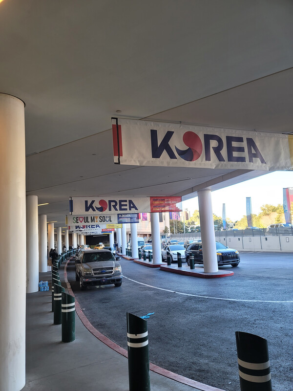 미국 라스베이거스 베네시안 호텔 입구에 붙여진 통합한국관, 서울통합관 플래카드./한재희 기자