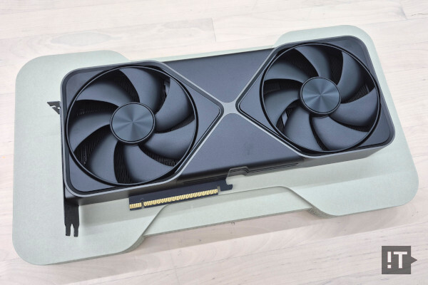 엔비디아 지포스 RTX 5090 파운더스 에디션 / 권용만 기자