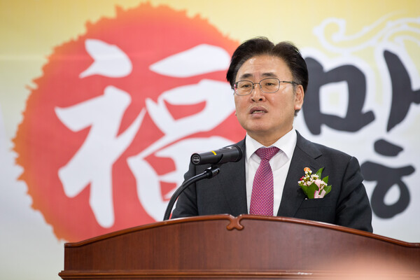 유상임 과학기술정보통신부 장관이 1월 24일 오전 서울 종로구 광화문우체국에서 열린 '2025 정우회 신년인사회'에서 신년사를 하고 있다. / 뉴스1