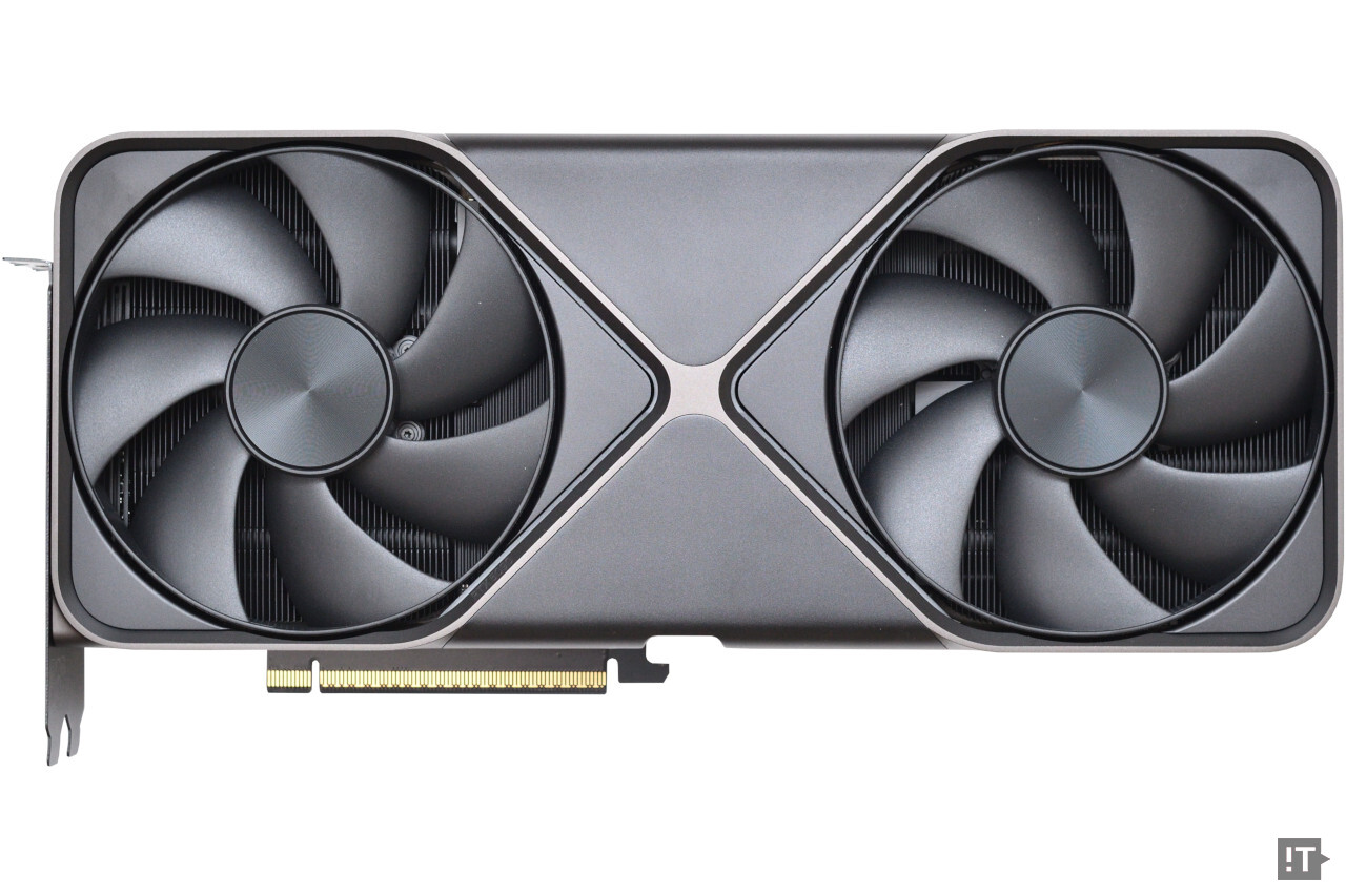 엔비디아 지포스 RTX 5090 FE 그래픽 카드 전면 / 권용만 기자