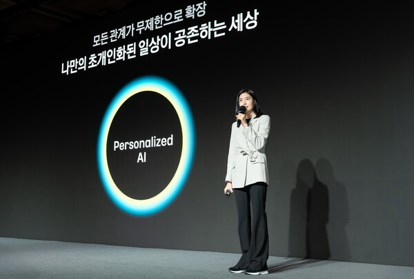 정신아 카카오 대표가 2월 4일 서울 중구 더플라자에서 카카오와 오픈AI 전략적 제휴(Strategic Collaboration) 체결을 발표하는 공동 기자간담회에서 양사의 협력 방향성을 공유하고 있다. / 카카오