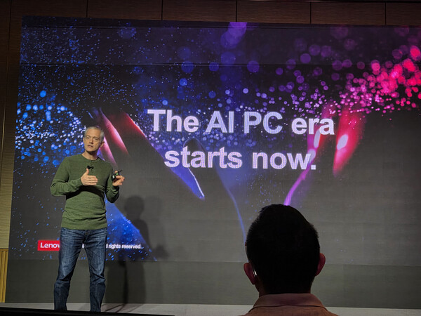 톰 버틀러 익스큐티브 디렉터는 27일(현지시각) 일본 웨스틴 요코하마에서 열린 '레노버 아우라 에디션 AI PC' 행사에서 AI PC 시장 개화를 계기로 기술 변혁의 전환점을 맞을 것이라고 전망했다. / 이선율 기자