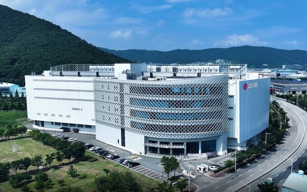 LG CNS 부산 데이터센터 전경. LG CNS가 행정안전부로부터 4곳(상암,부산,가산,하남)의 데이터센터에 대해 '재해경감 우수기업 인증'을 획득했다. / LG CNS
