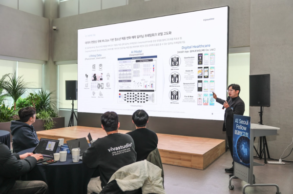 서울 AI 허브가 진행한 AI Seoul Fellow 결과보고회에서 관계자가 발표하고 있다. / 서울 AI 허브