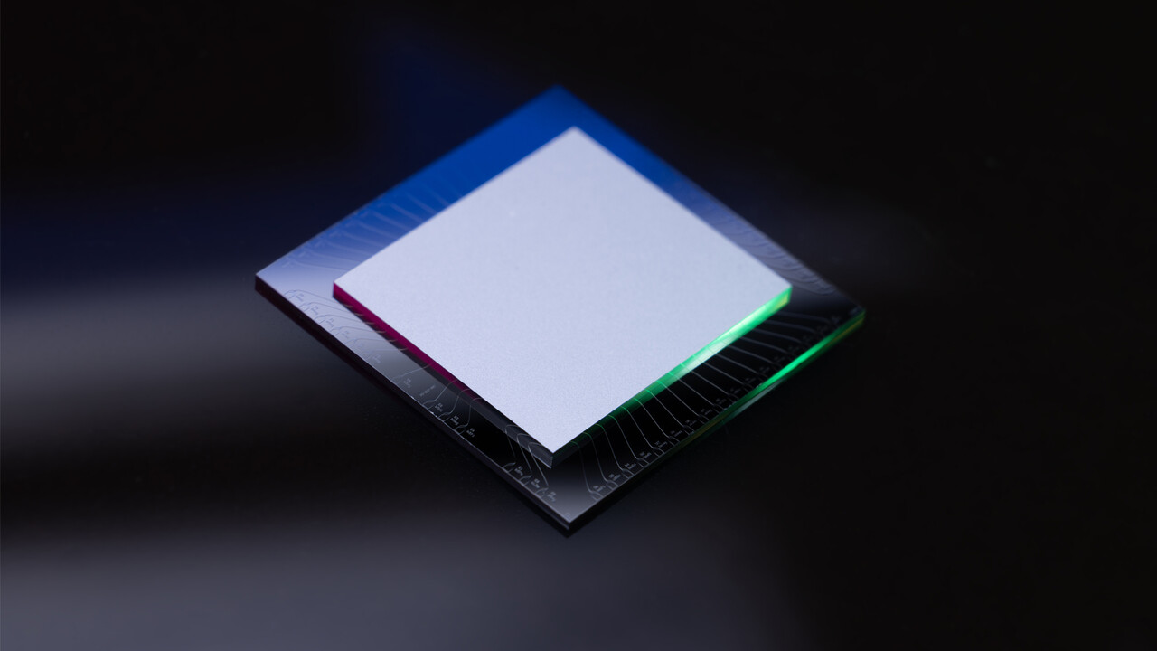 아마존이 27일(현지시각) 자체 개발한 양자컴퓨터 전용 칩셋 '오셀롯(Ocelot)'을 공개했다. / AWS