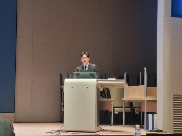 김갑래 자본시장연구원 선임연구위원은 28일 서울 여의도 한국거래소 컨퍼런스홀에서 열린 ‘디지털금융 생태계와 토큰증권의 융합-제도 개선과 사회적 가치 창출을 중심으로’ 토론회에서 경제적 효용이 투자자 보호 위험보다 크다는 내용의 ‘STO 투자자 보호’를 발제했다. / IT조선