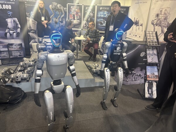 3일(현지시각) 스페인 바르셀로나에서 열린 세계 최대 이동통신 전시회 모바일 월드 콩그레스(MWC) 2025 전시 부스에 등장한 중국 휴머노이드 로봇 '유니트리 G1'. / 바르셀로나(스페인)=김광연 기자