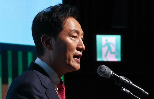 오세훈 서울시장이 26일 서울 중구 서울시청 다목적홀에서 열린 제4회 서울시 안보포럼 '트럼프 2기, 한반도 안보의 길을 묻다'에 참석해 환영사를 하고 있다. / 사진 = 뉴스1