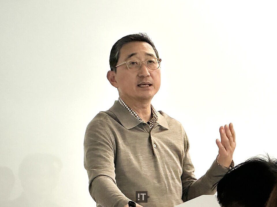 함기호 아마존웹서비스(AWS) 코리아 대표가 신년 기자간담회에 참석해 발표하고 있다. / 김경아 기자