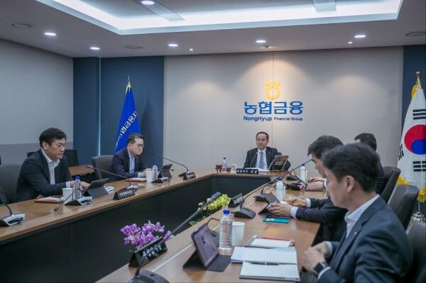 농협금융은 13일, 서울 중구 소재 본사에서 2025년 제1차 농협금융지주 내부통제협의회를 개최했다. 이찬우 회장이 내부통제협의회를 주재하고 있다./농협금융지주